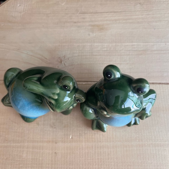Whimsical Pair (2) Of Green Frogs Ceramic/Porcelain - Picture 2 of 6